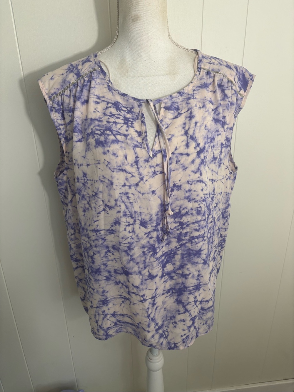 Juicy Couture Lavender Tie-Dye Sleeveless Tie-Neck Blouse
